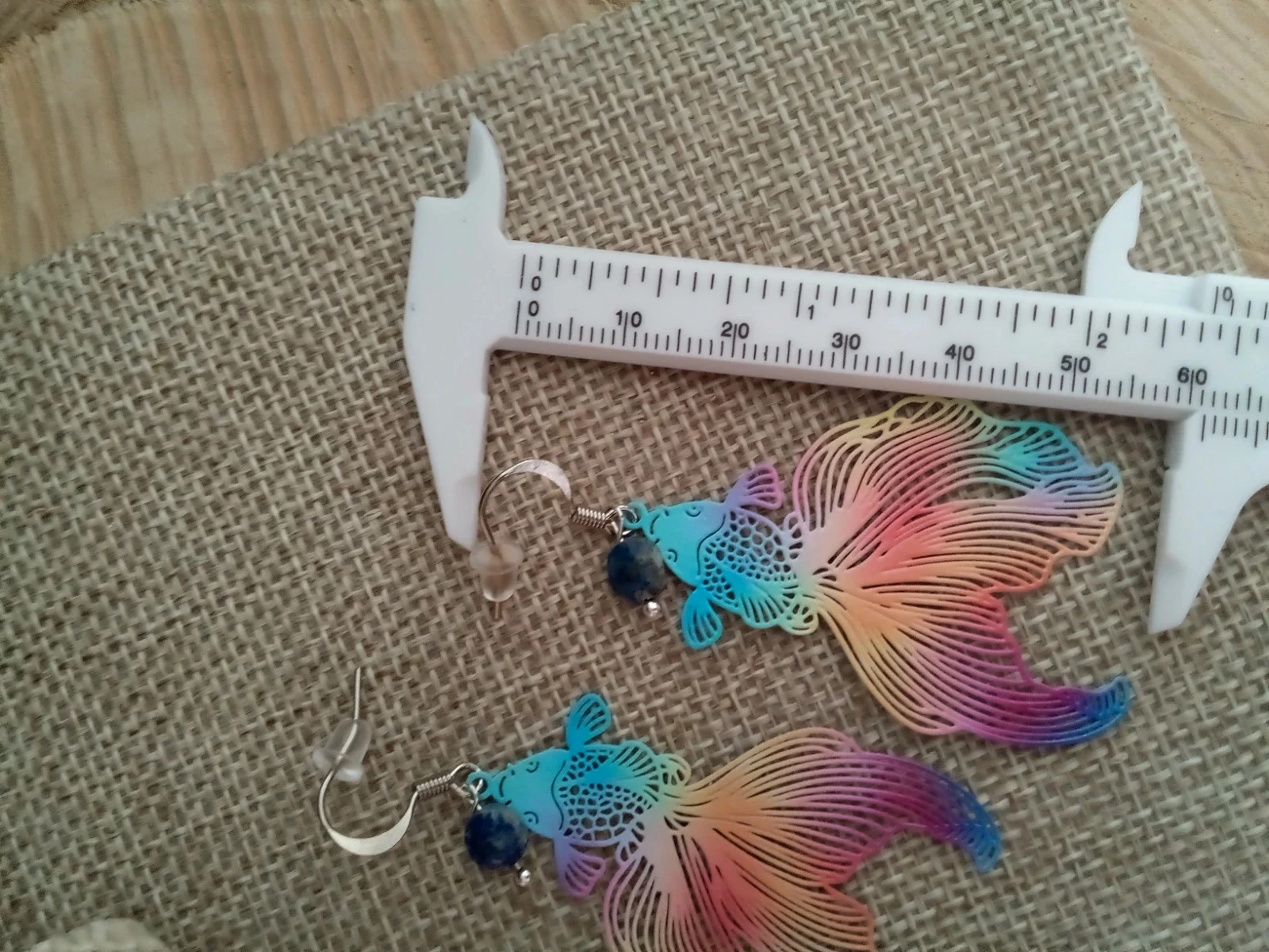 Boucles d'oreilles poissons filigranés et pierres de lapis lazuli – photo 3